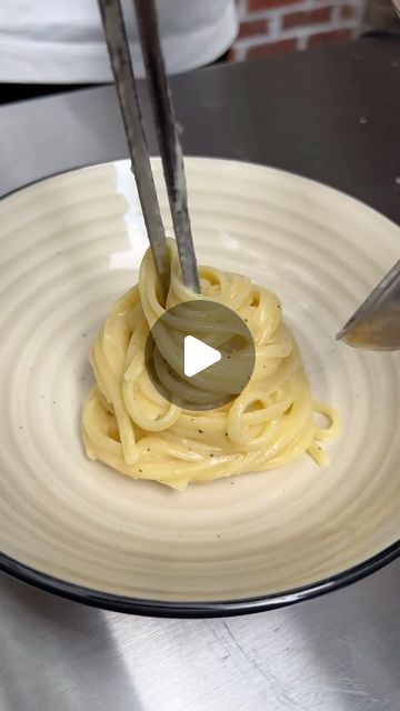 One Pot Pasta Alfredo, How To Cook Fresh Pasta, How To Plate Spaghetti, How Long To Cook Fresh Pasta, Tik Tok Viral Spaghetti Alfredo, Agio Olio Pasta Recipe, Pasta With Garlic And Oil—aglio E Olio, Gourmet Pasta, Kale Smoothie