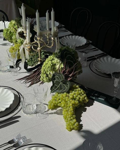 Honesty Flora on Instagram: "One for the ages for G&G 🕯️" Green Themed Dinner Party, Spanish Moss Table Decor, Table Setting Green, Green Dinner Party, Siren Wedding, Moss And Floral Centerpiece, Spanish Moss Wedding Centerpiece, Event Table Decorations, Table Setting Ideas Wedding