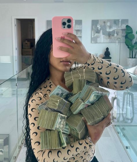 Holding Money, Life Goals Future, Money Vision Board, Money Girl, Back Message, Mo Money, Rich Girl Lifestyle, Life Vision Board, Money On My Mind