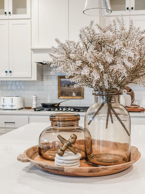 Glass Jugs Decor Ideas, Large Glass Vase Filler Ideas, Clear Glass Vases Decor Ideas, Clear Vase Decor Ideas, Glass Vase Filler Ideas, Glass Jugs Decor, Glass Vases Decor Ideas, Clear Vase Decor, Vase Filler Ideas