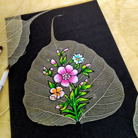 Easy Floral Acrylic Painting on Peepal Skeleton Leaf ll Easy Skeleton Drawing ll Skeleton Leaf Drawing Ideas ll DIY Floral Design Leaf Skeleton Art Painting, Peepal Leaf Art Paintings, Dry Leaf Painting, Leaf Skeleton Craft, Skeleton Leaves Art, Leaf Skeleton Art, Peepal Leaf Art, Skeleton Leaf Art, Painting On Leaf