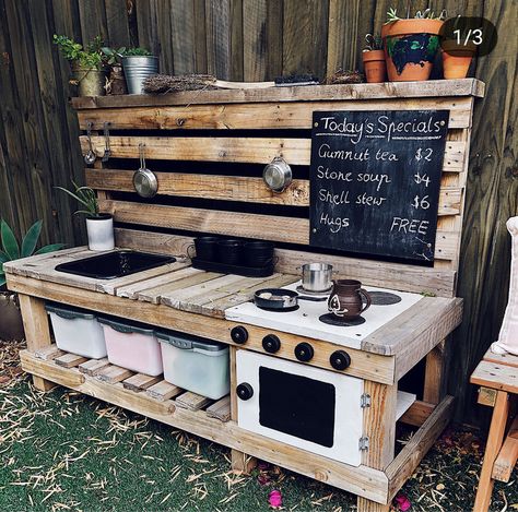 Outdoor Play Kitchen, Mud Kitchen For Kids, Diy Mud Kitchen, Play Kitchens, Outdoor Play Areas, Cubby House, Kids Outdoor Play, Mud Kitchen, Messy Play