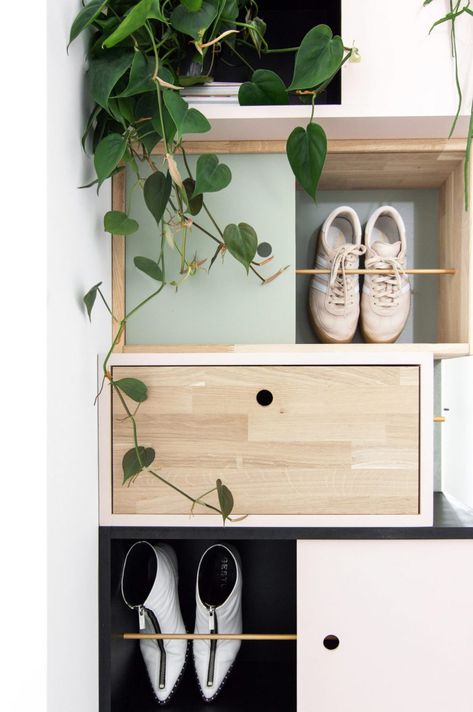 DIY: een multifunctionele schoenenkast in de hal - Tanja van Hoogdalem Floating Nightstand, Entryway Bench, Shoe Rack, Home Diy, Entryway, Van, Furniture, Home Decor, Design