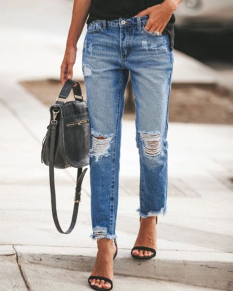 a3545bd79d31f9a72d3a78690adf73fcdesc49711730ri Ripped Jeans Casual, Denim Style Casual, Ripped Jeans Style, Moda Denim, Look Jean, Retro Jeans, Ripped Boyfriend Jeans, Womens Fashion Jeans, Casual Denim Pants