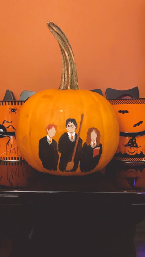 Harry Potter Pumpkins Painting, Painted Pumpkins Harry Potter, Pumpkin Painting Harry Potter, Harry Potter Pumpkin Painting Ideas, Hogwarts Pumpkin Painting, Harry Potter Painted Pumpkin, Pumpkin Painting Ideas Harry Potter, Harry Potter Pumpkin Painting, Painting Harry Potter