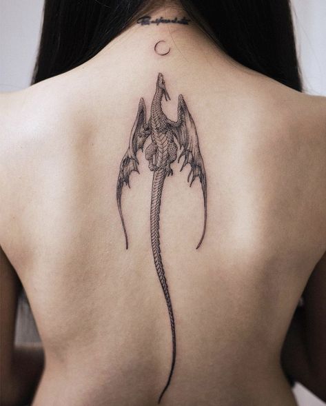 Spine Dragon Tattoo, Dragon Spine Tattoo, Beautiful Back Tattoos, Band Tattoos, Dragon Tattoo For Women, Spine Tattoos For Women, Dragon Tattoo Designs, Spine Tattoo, Back Tattoo Women