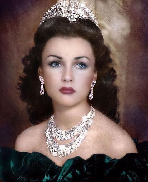 ⚜️ Madameei ⚜️ on Instagram: “#OnThisDay in 1921: Her Royal Highness Princess Fawzia Fuad of Egypt was born in Alexandria. She was one of the most beautiful princesses…” Fawzia Fuad Of Egypt, Princess Fawzia, Royal Monarchy, Black Mermaid Dress, Egyptian Princess, The Shah Of Iran, Egyptian Actress, Arabian Beauty, Royal Jewels