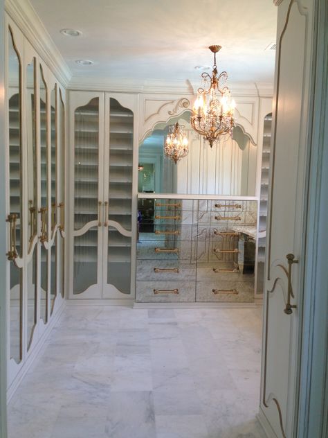 . Parisian Walk In Closet, Mirrored Drawers, Closet Organization Bins, Chic Closet, Closet Vanity, Dressing Room Closet, Amazing Closets, Dream Closet Design, Beautiful Closets