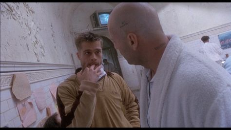 Pitt and Willis: 12 Monkeys Twelve Monkeys, Top 10 Films, Dutch Angle, 12 Monkeys, Terry Gilliam, Denis Villeneuve, Tyler Durden, David Fincher, Bruce Willis