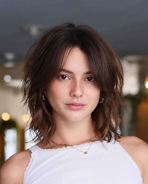 28 Flattering Haircuts with Choppy Layers Chest Length Hair, Choppy Layered Hairstyles, Choppy Layered Haircuts, Messy Bob Haircut, Diamond Face Hairstyle, Flattering Haircuts, Haircut For Square Face, Square Face Hairstyles, Choppy Layers