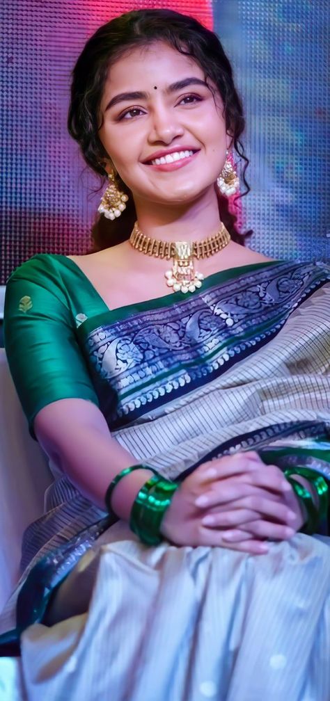 Anupama Parameswaran Cute Face, Actress Hairstyles, Anupama Parameswaran, Wedding Couple Poses Photography, Indian Beauty Saree, Blonde Girl, Follow For More, Beauty Women