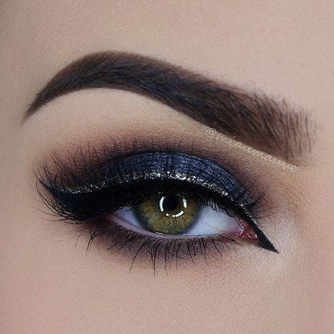 Navy Eye Makeup, Navy Blue Makeup, Wedding Makeup Blue, Glittery Eye Makeup, Glittery Eyes, Makijaż Smokey Eye, Hay Bales, Trendy Makeup, Blue Eyeshadow