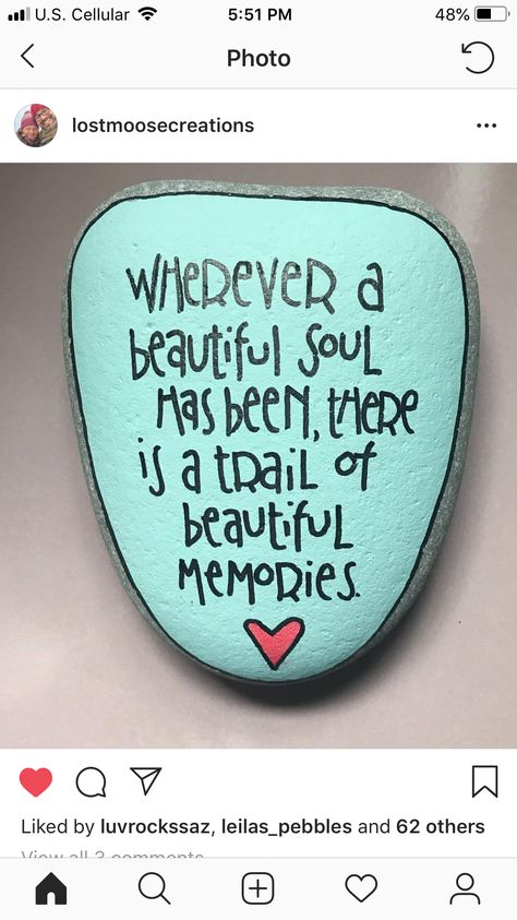 Memorial Stone Quotes, Remembrance Rock Painting, Rock Painting Memorial Ideas, Painted Rock Memorial, Graveyard Quotes, Memorial Rock Painting Ideas, Memorial Rocks Painted, Memorial Stones Diy, Stone Quotes