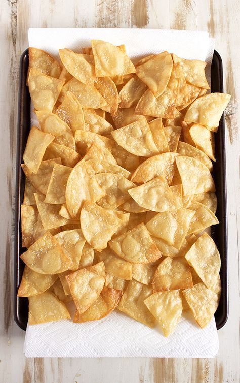 The easiest way to make Homemade Tortilla Chips that are better than any restaurant. | TheSuburbanSoapbox.com 30minute Meals, Appetizer Mexican, Flour Tortilla Chips, Homemade Potato Chips, Cinnamon Sugar Tortillas, Murgh Makhani, Tortilla Chip Recipe, Baked Tortilla Chips, Homemade Tortilla