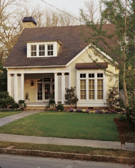 Small Cottage House, Small Cottage Designs, Cottage House Exterior, Small Cottage House Plans, Small Cottage Homes, Small Cottages, Best Tiny House, Suburban House, Yellow House