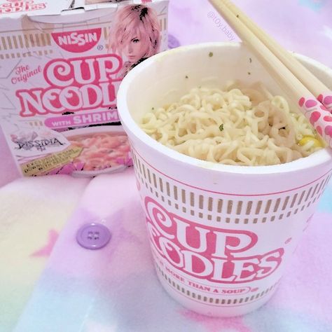 Noodles Cup Aesthetic, Cup Noodles Aesthetic, Lou Jitsu, Noodles Aesthetic, Cup Of Noodles, Picnic Cups, Cup Ramen, Food References, Nissin Cup Noodles