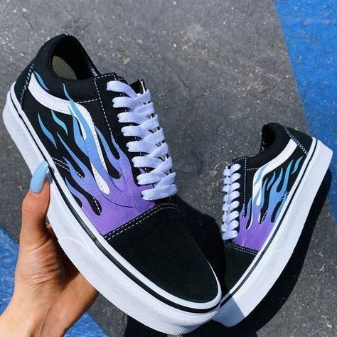 high top flame vans i don't usually don't see purple and blue flames- so cool Vans Shoes Fashion, Vans Vintage, Custom Vans Shoes, Purple Vans, Cute Vans, Tenis Vans, Basket Style, Custom Nike Shoes, Sneakers Vans