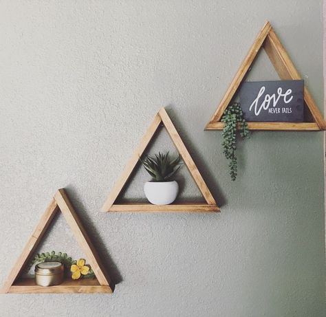 Triangle Shelves, Chevron Diy, Rustic Closet, Girls Wall Decor, Triangle Shelf, Shelves Diy, Modern Ideas, Rustic Kitchen Design, Hippie Home Decor