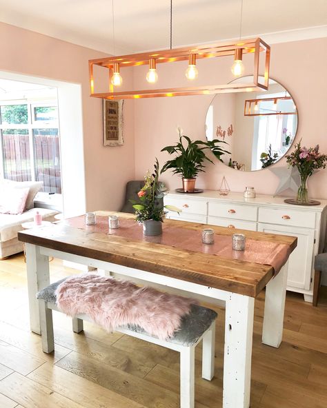 Blush pink copper dining room Peach Dining Room, Pink Dining Room Decor, Copper Dining Room, Pink Dining Room, Pink Dining Rooms, Sage Green Kitchen, Pink Copper, House Aesthetic, Pink Chair