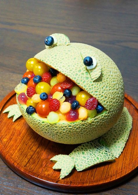 Easy Fruit Carving, Fruit Carving Ideas, Postres Halloween, Fairy Food, Fairy Garden Birthday Party, Fairy Tea Parties, Baby Fruit, Fairy Garden Party, Garden Party Birthday