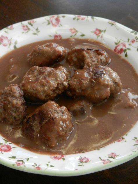 These old fashioned Norwegian meatballs are authentic; the real deal! Norwegian Meatballs, Norwegian Cuisine, Meatballs And Gravy, Norwegian Food, Scandinavian Food, Meatballs Recipe, Swedish Recipes, Minced Meat, Ground Nutmeg