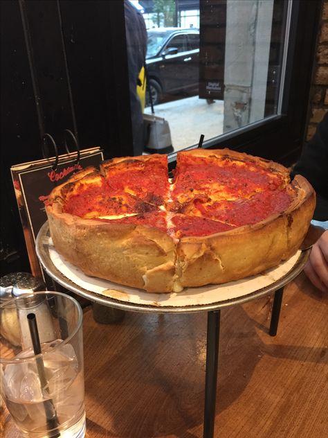 If your in Chicago you must eat a deep dish pizza specifically at giordanos. So delicious! My gawddddddd😩 Chicago Deep Dish, Best Freeze Dried Food, Pizza Aesthetic, Chicago Deep Dish Pizza, Chicago Pizza, Food Hunter, Deep Dish Pizza, Freeze Drying Food, Ultimate Comfort Food