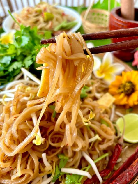 Kua Mee Recipe (Pad Lao) – Hungry in Thailand Kua Mee Noodles, Laos Recipes, Lao Recipes, Lao Food, Vegetarian Oyster Sauce, Chinese Buffet, Asian Meals, Thai Foods, Laos Food