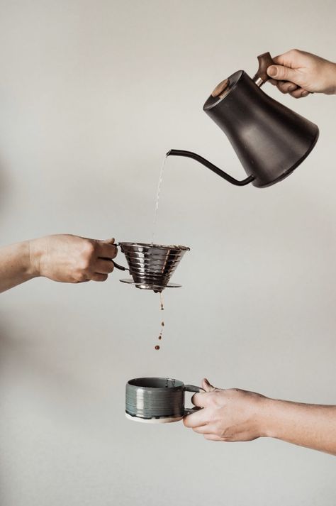 Coffee Brewing Photography, Brewing Coffee Aesthetic, Coffee Brewing Aesthetic, Starbucks Cup Tumblers, Coffee Product Photography Ideas, Fellow Kettle, Kitchen Product Photography, Coffee Photography Ideas, Coffee Photography Aesthetic