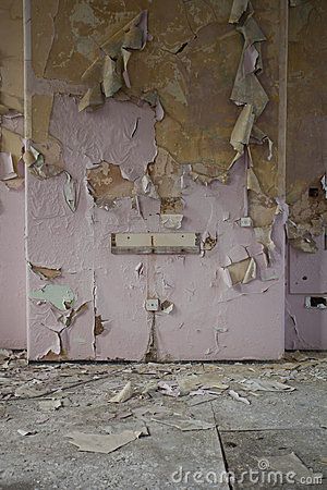 Peeling wallpaper Abandoned Environment, Deconstructed Art, Peeling Wall, Peeling Wallpaper, Apartment Walls, Graphic Book, Set Design Theatre, American House, Yellow Wall