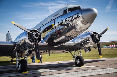 Photo of Douglas DC-3 ✈ FlightAware Dc3 Airplane, Douglas Dc3, Aircraft Images, Douglas Aircraft, Wwii Fighters, Passenger Aircraft, Vintage Planes, Aircraft Photos, Vintage Aviation