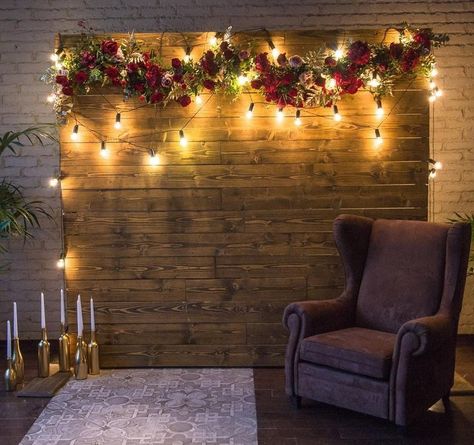 Christmas Photo Wall Backdrop Ideas, Pallet Christmas Backdrop, Photo Backdrop With Lights, Chirtmas Decoration, Christmas Concert Backdrop, Rustic Christmas Backdrop, Rustic Christmas Photo Backdrop, Pallet Christmas Photo Backdrop, Christmas Party Backdrop Ideas