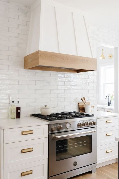 40 Farmhouse Range Hood Ideas to Create the Perfect Kitchen White Wood Range Hood, Olive Green And Natural Wood Kitchen, Kitchen Hood Design Wood, Natural Wood Range Hood, Oak Range Hood, White Kitchen Hood, Sunset Kitchen, Kitchen Hood Ideas, Kitchen Examples