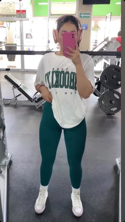 Workout Outfits For Women Mid Size, Gym Outfits For Women Loose Fit, Plus Size Work Out Outfits, Trendy Gym Outfits For Women, T Shirt Gym Outfit, Mid Size Gym Outfit, Gym Outfits For Women Plus Size, Gym Outfits Black Women, Gym Outfit Plus Size