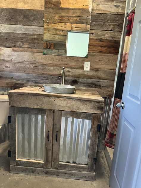 Galvanized Steel Bathroom, Galvanized Bathroom Ideas, Western Master Bath, Barn Bathroom Ideas, Galvanized Bathroom, Tin Shower, Camp Bathroom, Barn Bathroom, Western Bathroom