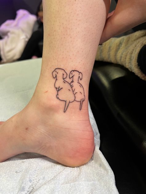 #weeniedog #tattoo #dachshundpuppies Small Tattoos Daschund, Daushaund Tattoo, Daschund Tattoos, Dauchsands Tattoo, Dog Tattoo Ideas Dachshund, Daschund Tattoo, Dachshund Tattoos, Dachshund Tattoo, Small Dog Tattoos