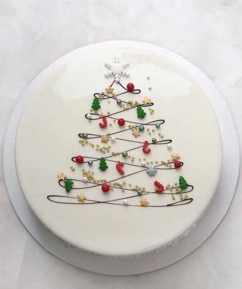 Winter Torte, Christmas Themed Cake, Amazing Christmas Trees, Christmas Cake Designs, New Year's Cake, Christmas Cake Decorations, Xmas Cake, Tree Cake, Christmas Tree Cake