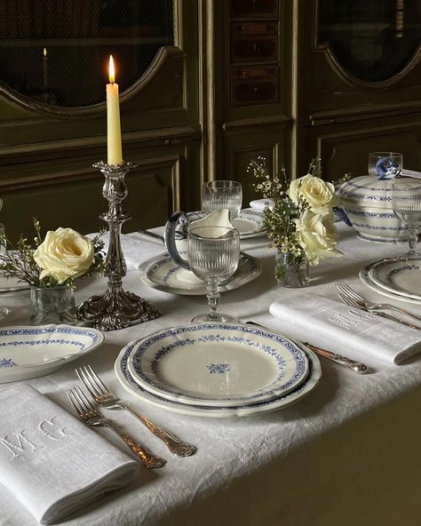 Pulled from the archives as I found another set of these beautiful blue and white French dinner plates ✨ Available online now, and on sale! SOLD#antiquedining #antiquetable #antiquetableware #gien #frenchantiques #tablescape #maisonfete Dinner Party Table Settings, Dinner Party Table, Creative Tables, Party Table Settings, Dinner Table Setting, Table Setting Decor, French Table, Dinner Decoration, Vintage Tableware