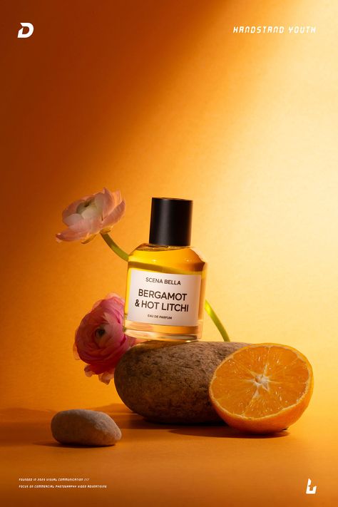 Product Photography With Oranges, Autumn Perfume Photography, Dynamic Product Photography, Product Still Life Photography, Perfume Shoot Ideas, Hand Holding Perfume, Perfume Product Shoot, Perfume Photography Ideas, Perfume Editorial