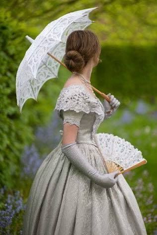 Era Victoria, Victorian Era Dresses, Gaun Abad Pertengahan, Debut Photoshoot, Royalty Aesthetic, Old Fashion Dresses, Edwardian Dress, Old Dresses, Retro Mode