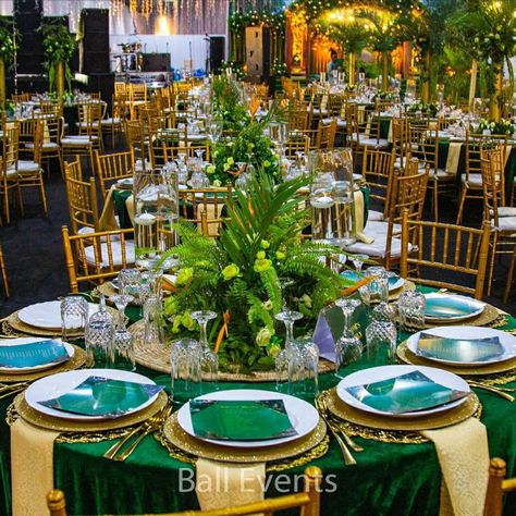 African Traditional Wedding Decoration, Nigerian Wedding Decor, Debutante Party, Wedding Walkway, Igbo Traditional Wedding, Nigerian Traditional Wedding, Africa Wedding, Wedding Background Decoration, Dinner Party Decorations