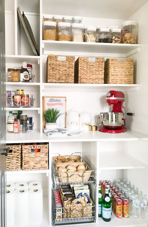 organized small pantry closet with custom shelving Small Pantry Closet, Desain Pantry Dapur, Pantry Closet Organization, Ideas Armario, Diy Pantry Shelves, Tiny Pantry, Organiser Cucina, Diy Pantry Organization, Small Pantry Organization