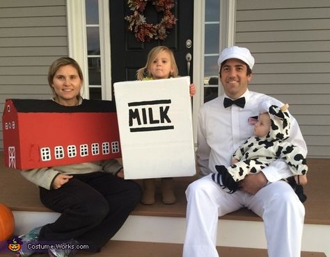 Milk Cycle Family Costume - 2016 Halloween Costume Contest Cow Costumes, Cow Halloween Costume, Family Cow, Homemade Milk, Cow Halloween, Pregnancy Costumes, Themed Halloween Costumes, Halloween Costumes 2016, Cow Costume