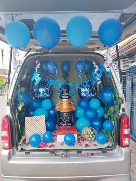 Car trunk surprise Car Trunk Birthday Surprise For Him, Birthday Trunk Decoration, Car Trunk Decorating Ideas, Car Trunk Surprise Birthday, Car Trunk Birthday, Car Decoration For Birthday Surprise, Car Trunk Surprise Ideas, Car Surprise, Felix Birthday