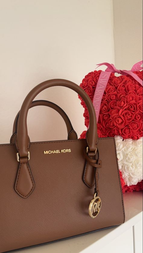 Luxury living , wealth , luxury bag , micheal kors bag , dream life , manifesting, aesthetic, self love Michel Corse Bags, Michael Kors Flats, Aesthetic Bags, Bags Aesthetic, Michael Kors Bag, Bags Designer Fashion, Best Self, Dream Life, Birthday Wishes