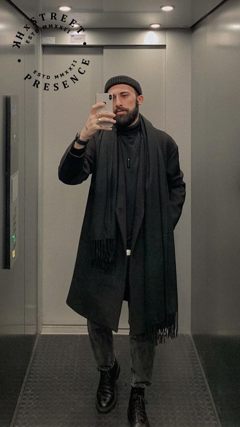 Men’s Street Wear Winter, Gray Overcoat Men Outfit, Men Outfit Winter Street Style, Grunge Winter Outfits Men, Men Stylish Outfits, Casual Outfits Girl, Men Winter Streetwear, Short Mens Haircut, Overcoat Outfit