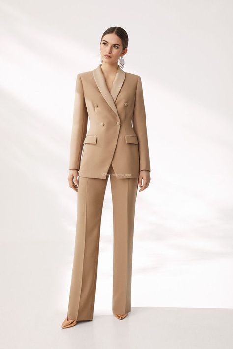 Formal Suits For Women, A Line Skirt Outfits, Women Office Outfits, Woman In Suit, Woman Suit, Branded Outfits, Office Suit, Women Suits, Suit For Women