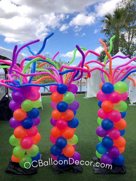 80s Gala Decor, Glow Balloons Decorations, Neon Balloon Column, Neon Balloon Bouquet, Neon Party Balloons, Glow In The Dark Centerpieces Ideas, Neon Balloon Decorations, Neon Decorations Party, Neon Balloon Garland