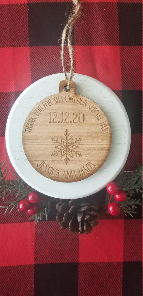 Christmas Ornament Wedding Favors, Wedding Favors Winter, White Stripes Wedding, Ornament Wedding Favors, Christmas Wedding Favors, Wedding Favours Magnets, Taylor Wedding, Winter Wedding Favors, Rustic Winter Wedding