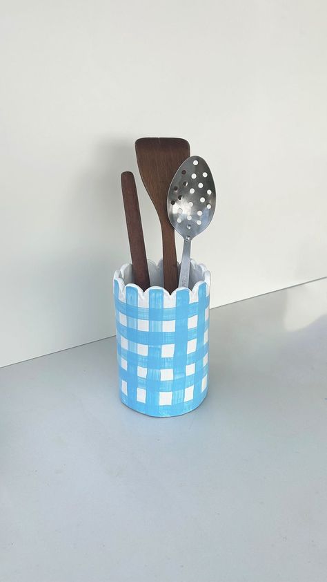 Sculpd | Craft Reinvented | When your utensil holder is this cute… 😍🍴🧑‍🍳 #airdryclay #pottery #giftideas #diycrafts | Instagram Pottery Utensil Holder, Diy Utensils, Clay Classes, Diy Instagram, Kitchen Utilities, Instagram Diy, Treat People With Kindness, Treat People, Utensil Holder