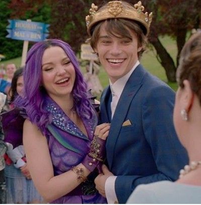 Ben And Mal, Mal And Ben, Descendants Mal And Ben, Descendants Ben, Dove Cameron Descendants, Descendants 2015, Couples Disney, Disney Punk, Mal Descendants